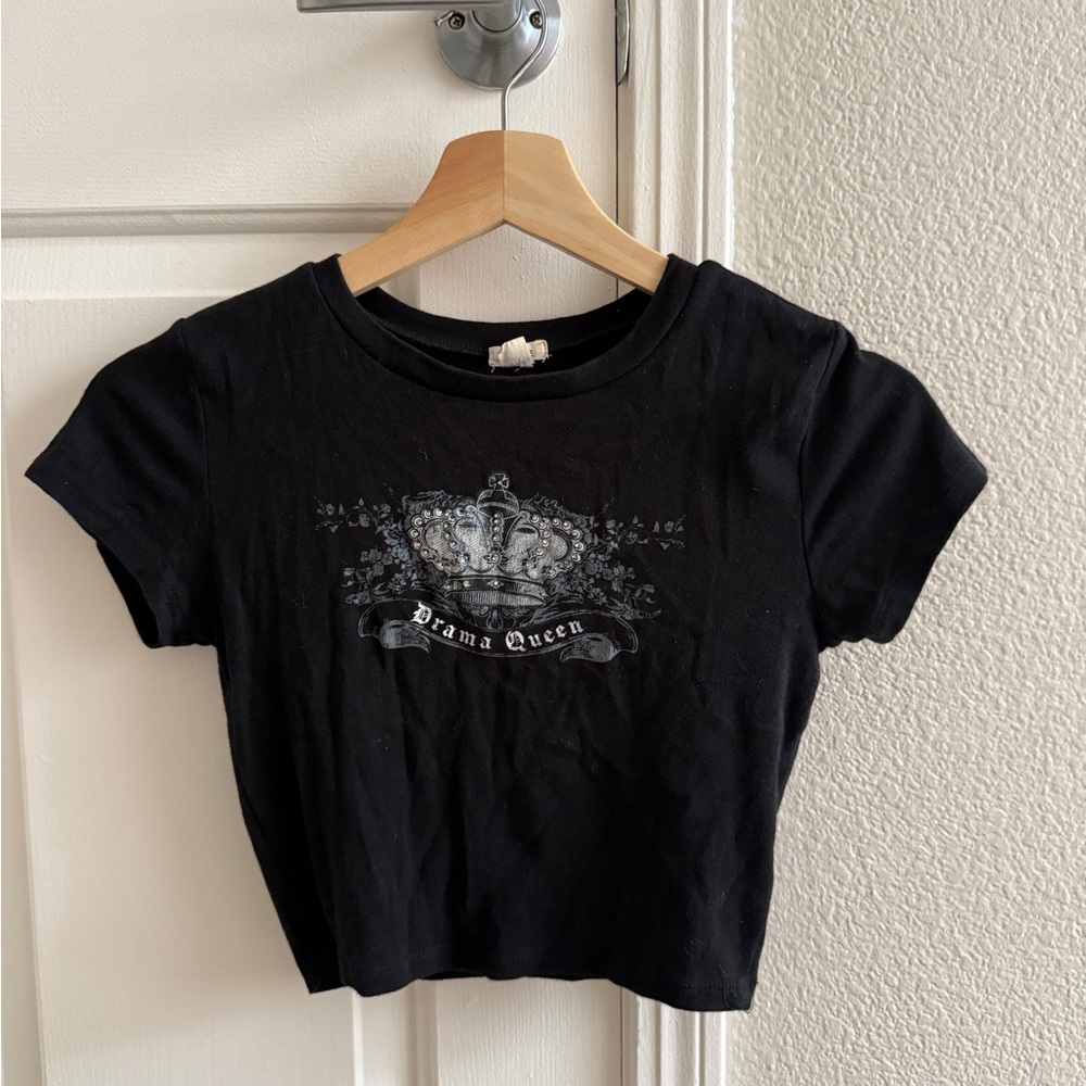 fitted graphic crop top